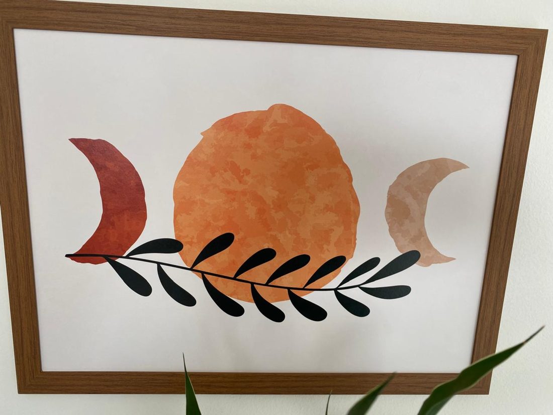 Quadro com sol e luas em terracota